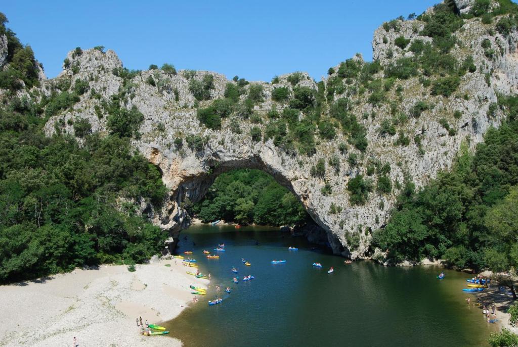 Le Prieure D'Orniols Hotel Goudargues Esterno foto